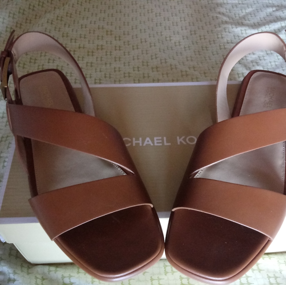 "New" Michael Kors Delilah Sandals - Picture 4 of 10